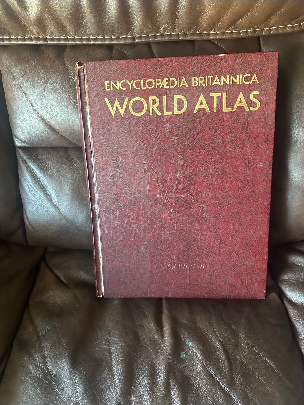 VTG  burgundy hardcover Encyclopaedia Britannica World Atlas 1940s 1950s
